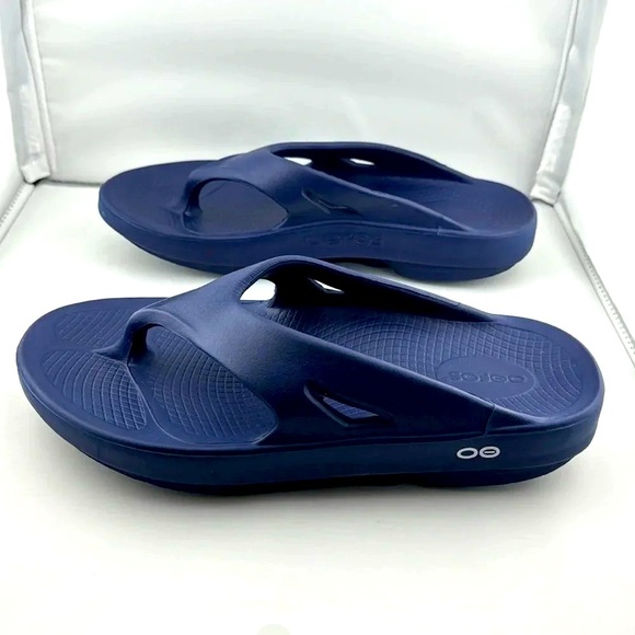 ‼️Sale‼️ OOFOS ORIGINAL SANDAL SHOE - NAVY COLOR UNISEX SIZE WOMEN 10/MEN 8 - Picture 1 of 12